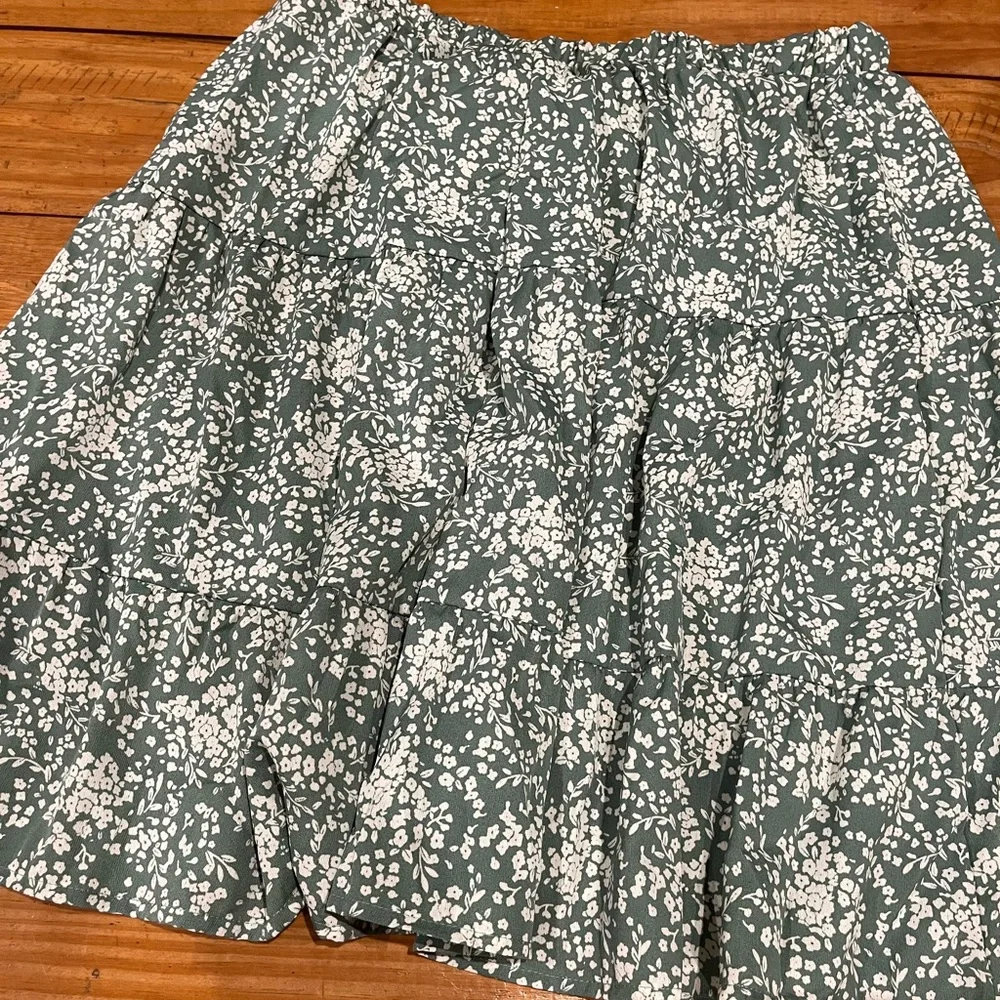 (327) —MI AMI SKIRT— - Picture 5 of 5